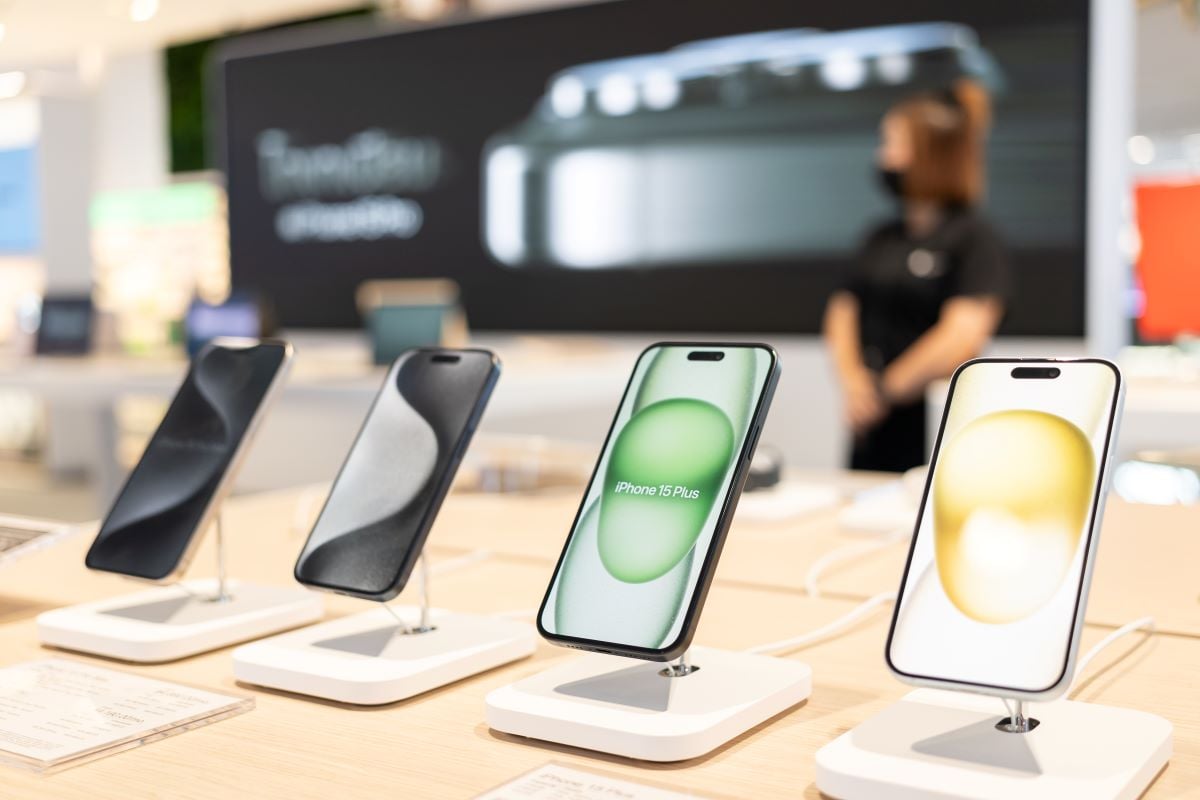 iPhone sales plummet