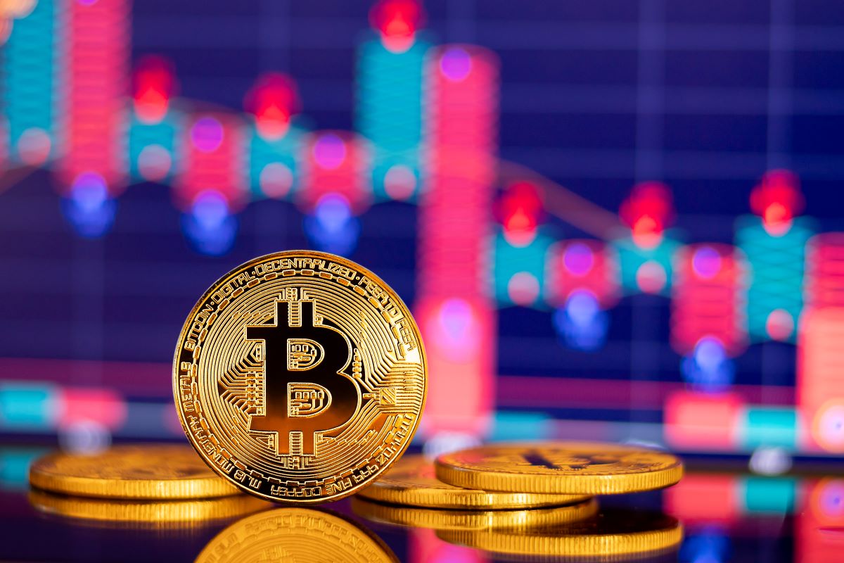 Bitcoin falls as ETF demand eases