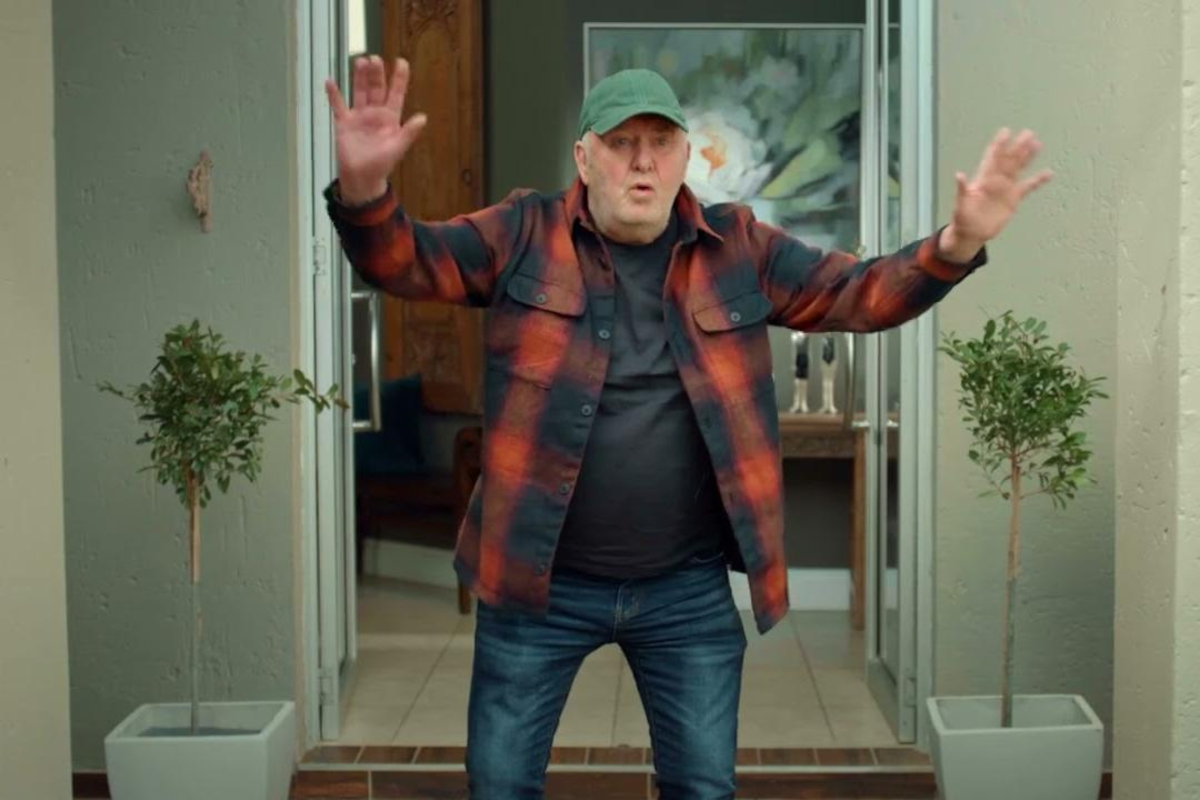 Hier Kom die Bokse – The Courier Guy’s hilarious ad with Leon Schuster goes viral